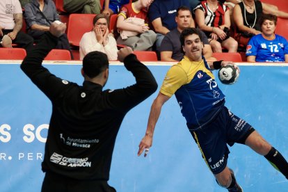 Imágenes del Recoletas Atlético Valladolid-Bada Huesca de la primera jornada de la Liga Asoba.l