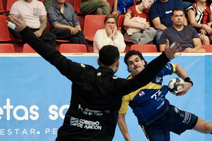 Imágenes del Recoletas Atlético Valladolid-Bada Huesca de la primera jornada de la Liga Asoba.l