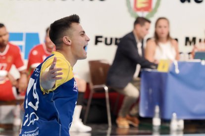 Imágenes del Recoletas Atlético Valladolid-Bada Huesca de la primera jornada de la Liga Asoba.l