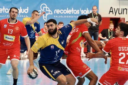 Imágenes del Recoletas Atlético Valladolid-Bada Huesca de la primera jornada de la Liga Asoba.l