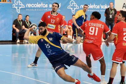 Imágenes del Recoletas Atlético Valladolid-Bada Huesca de la primera jornada de la Liga Asoba.l