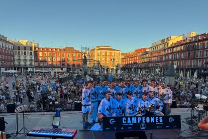 El CPLV celebrando la Supercopa en Valladolid.