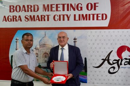 El alcalde de Valladolid Jesús Julio Carnero se reúne con responsables del Ayuntamiento de Agra para impulsar relaciones de cooperación en Turismo y Patrimonio