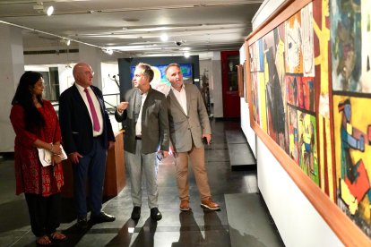 Jesús Julio Carnero visita la Galería Nacional de Arte Moderno