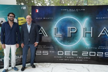 Jesús Julio Carnero con Rishabh Chopra en las oficinas de Yash Raj Films