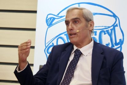 Intervención de Jacobo Cosmen, presidente de ALSA, durante la segunda mesa del Congreso Somos Castilla y León: Los retos de la nueva movilidad.