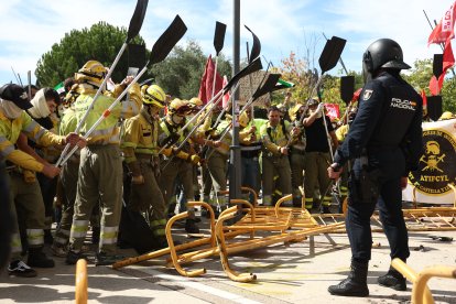 Bomberos forestales exigen en Valladolid mejoras de las condiciones laborales.