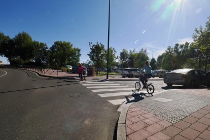 Estado actual de los carriles bici del paseo del Cauce y la calle Rábida.