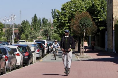 Estado actual de los carriles bici del paseo del Cauce y la calle Rábida.