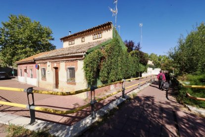 Estado actual de los carriles bici del paseo del Cauce y la calle Rábida.