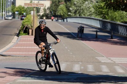 Estado actual de los carriles bici del paseo del Cauce y la calle Rábida.