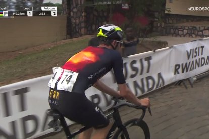 Iván Romeo en el momento de su retirada en el Mundial de Ruanda.