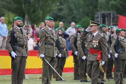 Jura de bandera para personal civil en Santovenia de Pisuerga (Valladolid).
