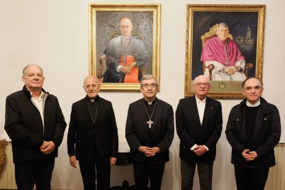 La Archidiócesis de Valladolid entrega al cardenal Ricardo Blázquez el cuadro en recuerdo a su episcopado