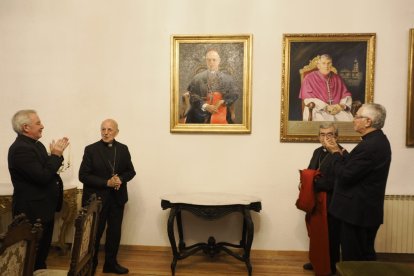 La Archidiócesis de Valladolid entrega al cardenal Ricardo Blázquez el cuadro en recuerdo a su episcopado