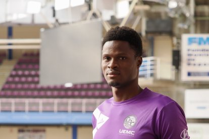 Presentación de los jugadores Jacob Hanna y Samuel Taiwo.