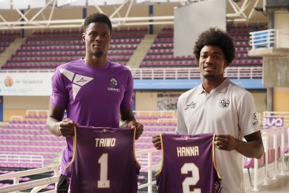 Presentación de los jugadores Jacob Hanna y Samuel Taiwo.