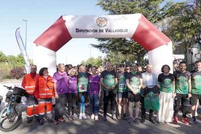 Centenares de personas participan en la II Legua Guardia Civil Valladolid 2025, a beneficio de la Asociación de Mujeres Supervivientes de Cáncer de Mama Vallkirias Pisuerga