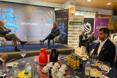 Desayunos de la APDV en la Real Sociedad Hípica con Guillermo Valdano.