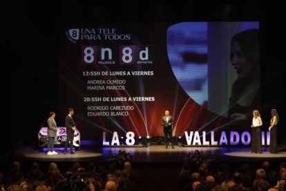 Un momento de la gala de La 8 Valladolid en el Teatro Calderón.