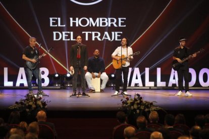 Un momento de la gala de La 8 Valladolid en el Teatro Calderón.