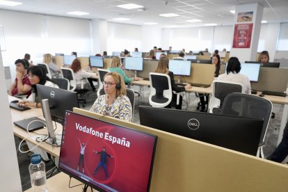 Inauguración del Centro de Atención al Cliente de Vodafone en Valladolid.