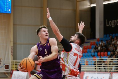 Ice Haney en el duelo ante Logrobasket.