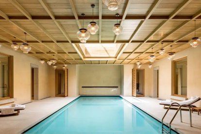 Piscina interior del hotel Abadía Retuerta