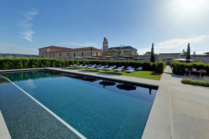 Piscina exterior del Hotel Abadía Retuerta LeDomaine
