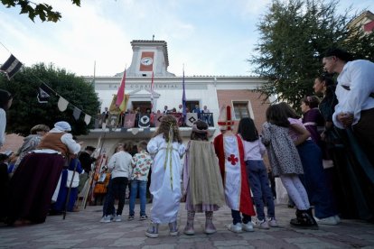 Recreación histórica del regreso del emperador Carlos V a Valdestillas en Valladolid.
