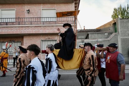 Recreación histórica del regreso del emperador Carlos V a Valdestillas en Valladolid.
