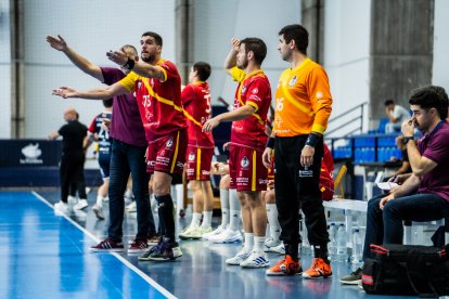 Pisonero y el banquillo se quejan de una decisión arbitral en Alicante.