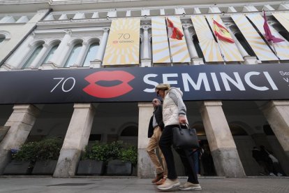 Carteles de la 70 Seminci en la fachada del Teatro Calderón