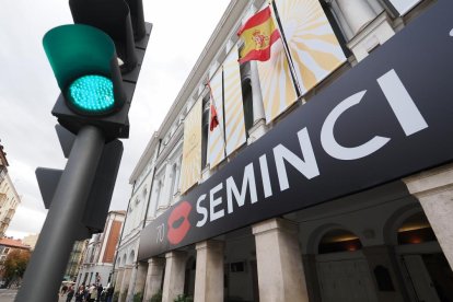 Carteles de la 70 Seminci en la fachada del Teatro Calderón