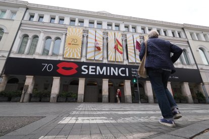 Carteles de la 70 Seminci en la fachada del Teatro Calderón