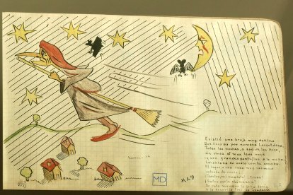 Detalle del cuaderno con la historia y dibujos de la bruja Leopoldina.