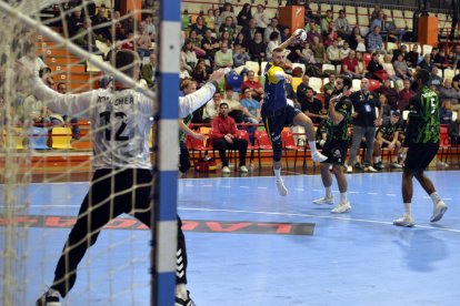 Una imagen del duelo jugado por el Recoletas en Cuenca.