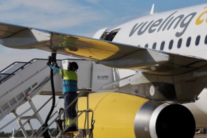 Primera salida del vuelo de Vueling a Barcelona desde al aeropuerto de Villanubla