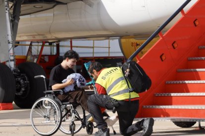 Primera salida del vuelo de Vueling a Barcelona desde al aeropuerto de Villanubla