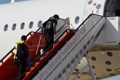 Primera salida del vuelo de Vueling a Barcelona desde al aeropuerto de Villanubla