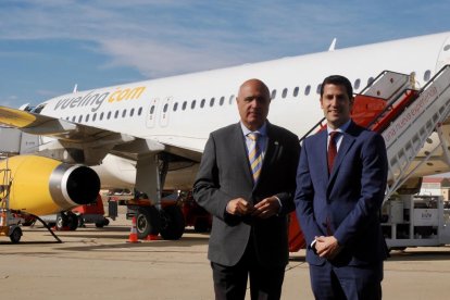 Primera salida del vuelo de Vueling a Barcelona desde al aeropuerto de Villanubla