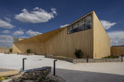 Nueva bodega de Ossian, de Alma Carraovejas.