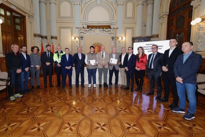 Carnero junto al Servicio de Limpieza de la ciudad