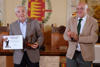 Carnero junto al Servicio de Limpieza de la ciudad