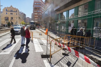 Obras de Aquavall en la plaza Madrid y fresado en la calle Gamazo.