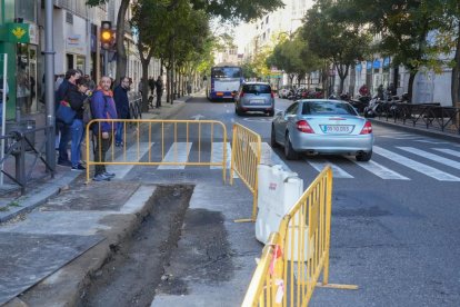 Obras de Aquavall en la plaza Madrid y fresado en la calle Gamazo.