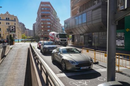 Obras de Aquavall en la plaza Madrid y fresado en la calle Gamazo.