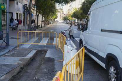 Obras de Aquavall en la plaza Madrid y fresado en la calle Gamazo.