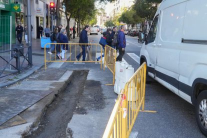 Obras de Aquavall en la plaza Madrid y fresado en la calle Gamazo.