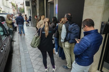 Cola en el restaurante Martín Quiroga para reservar mesa